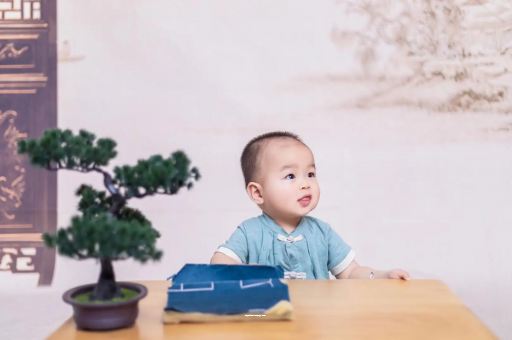 抚顺宝宝眼睛突然肿了